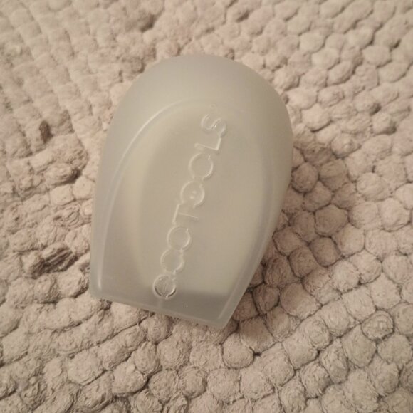 NEW Ecotools makeup blender and travel case - Picture 3 of 3